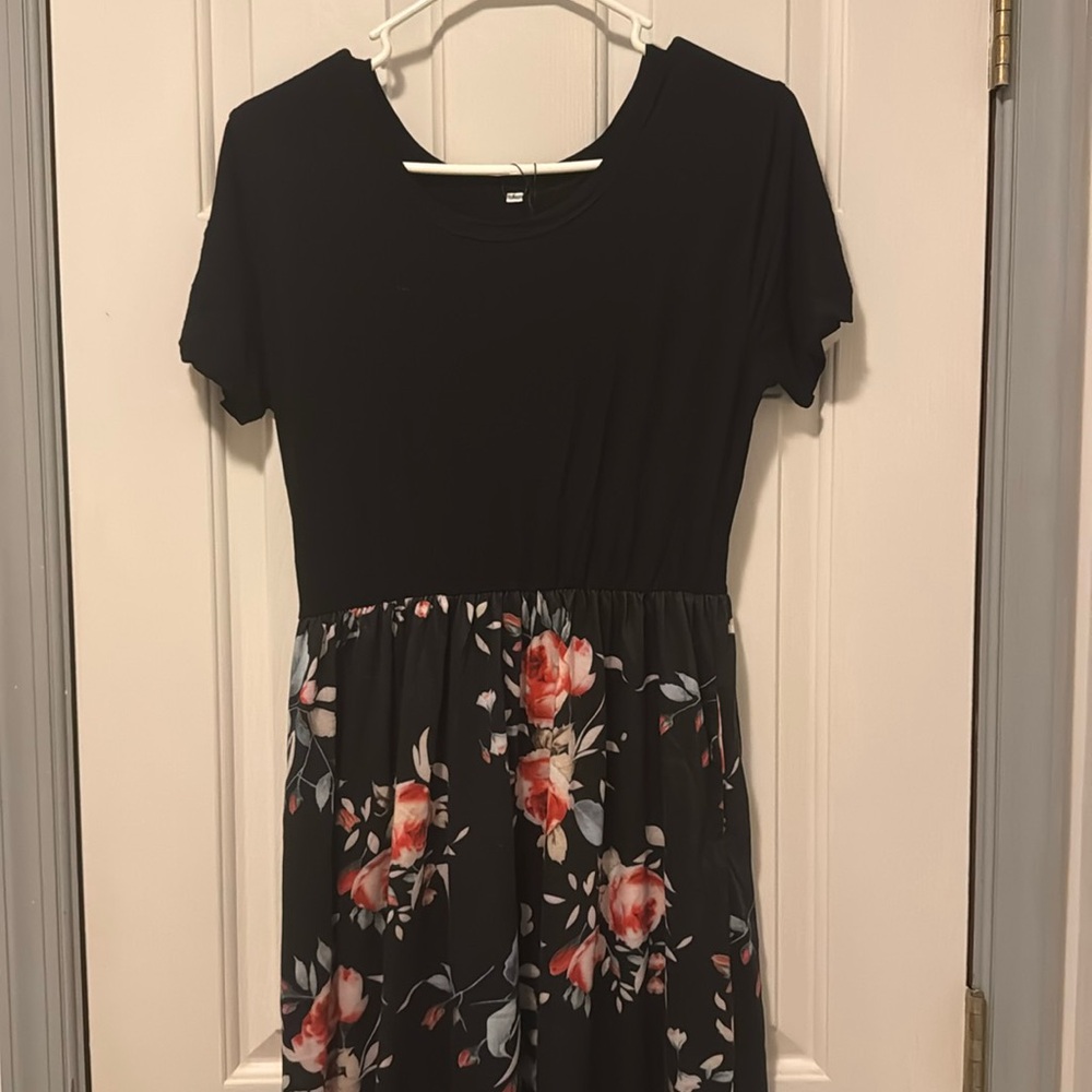 Stretchy, soft, maxi dress, color is black with flower print, size large.